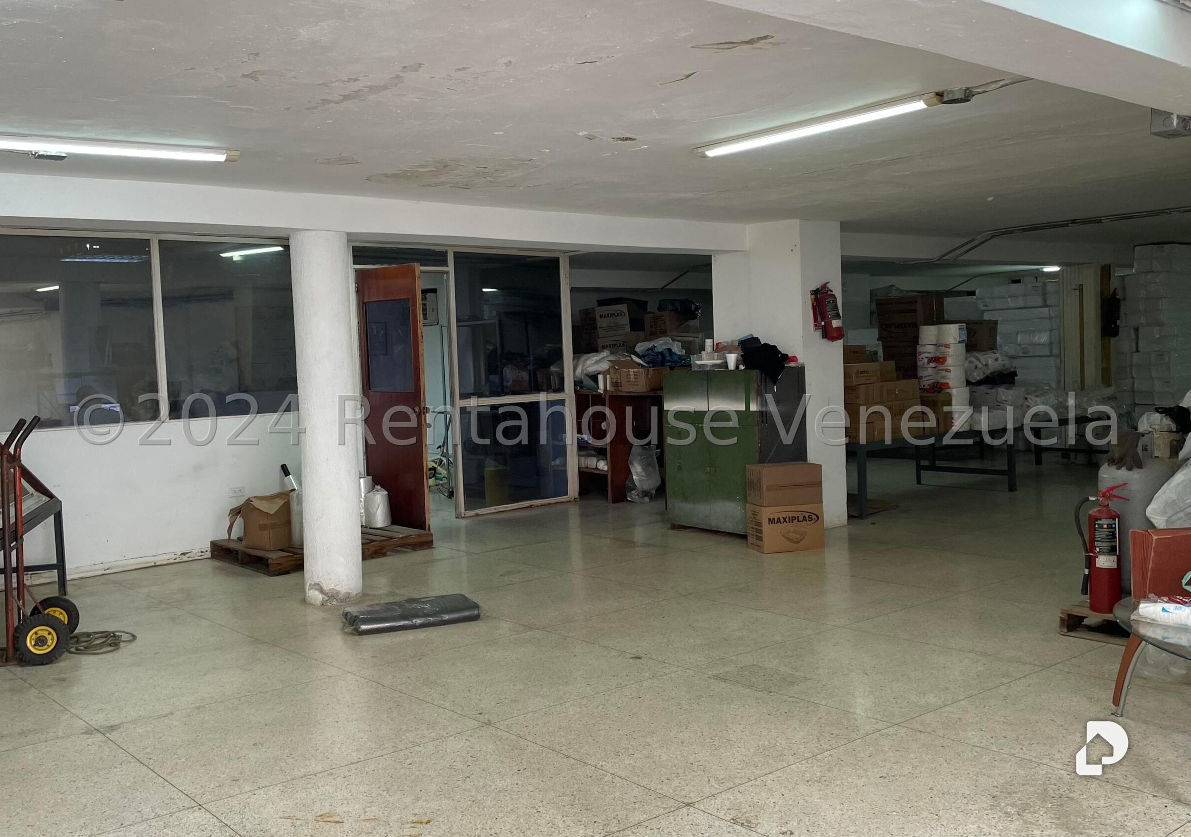 Local comercial en Los Chaguaramos, Caracas – 14