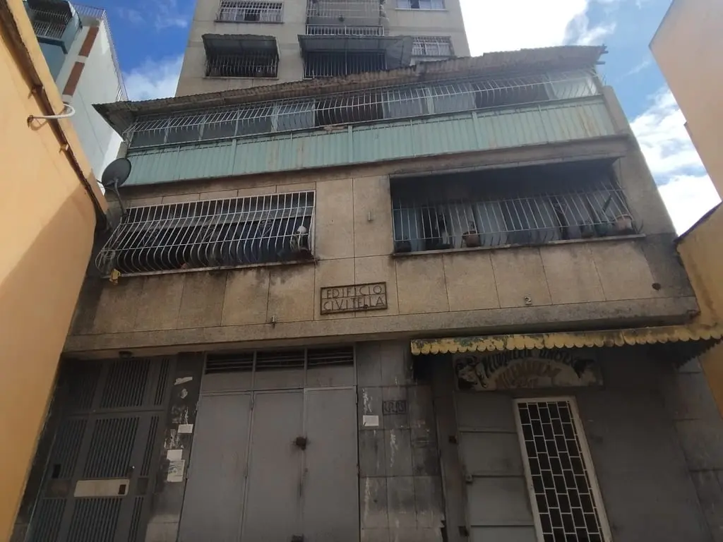 Local comercial en San Martín, Caracas - 1