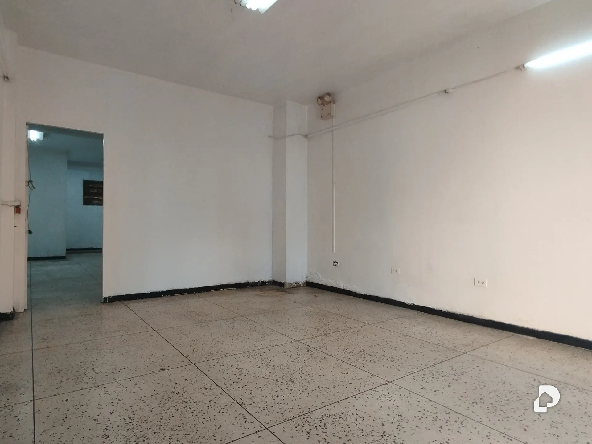 Local comercial en San Martín, Caracas – 7