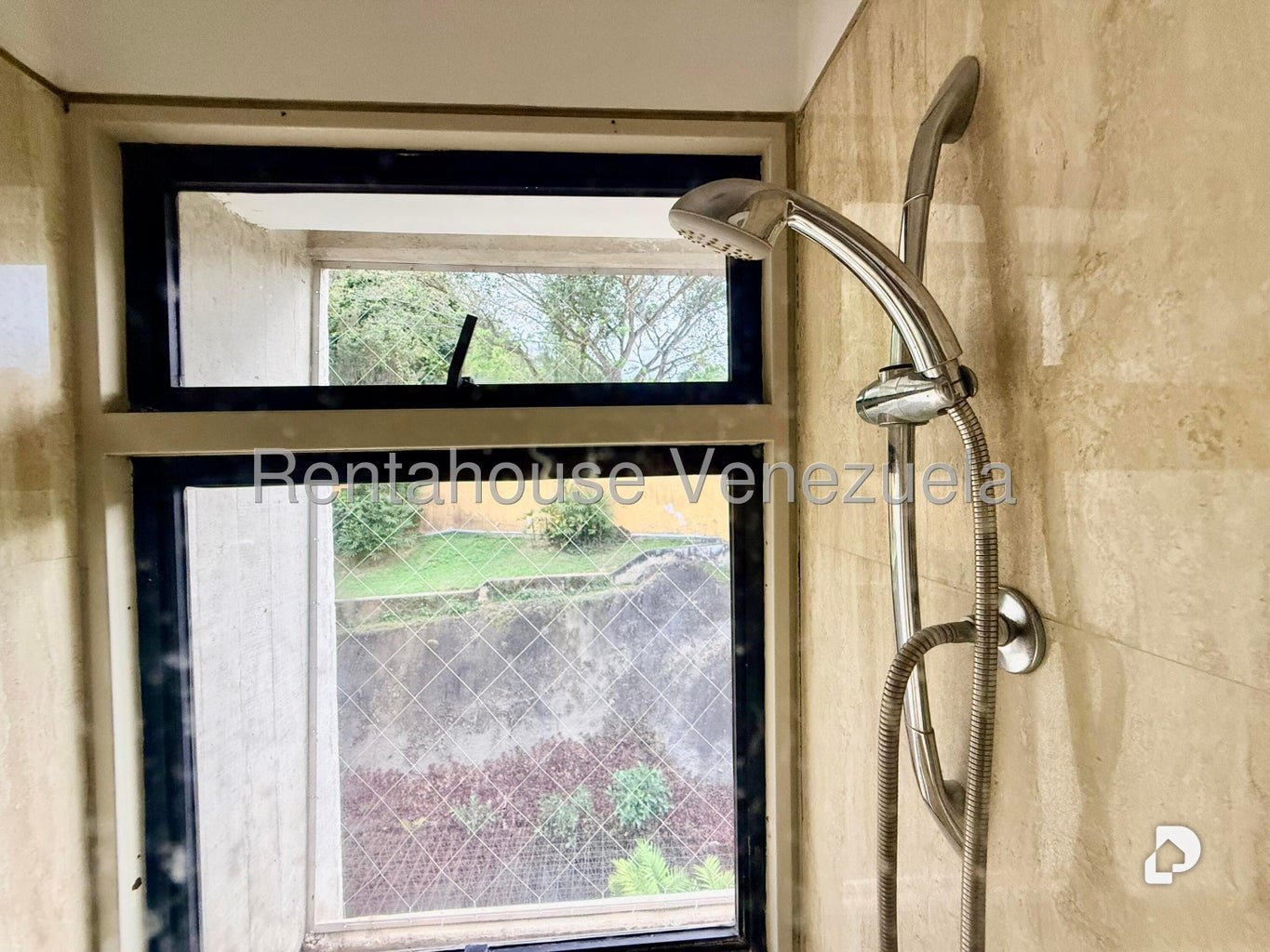 Apartamento en Lomas de La Lagunita, Caracas – 18
