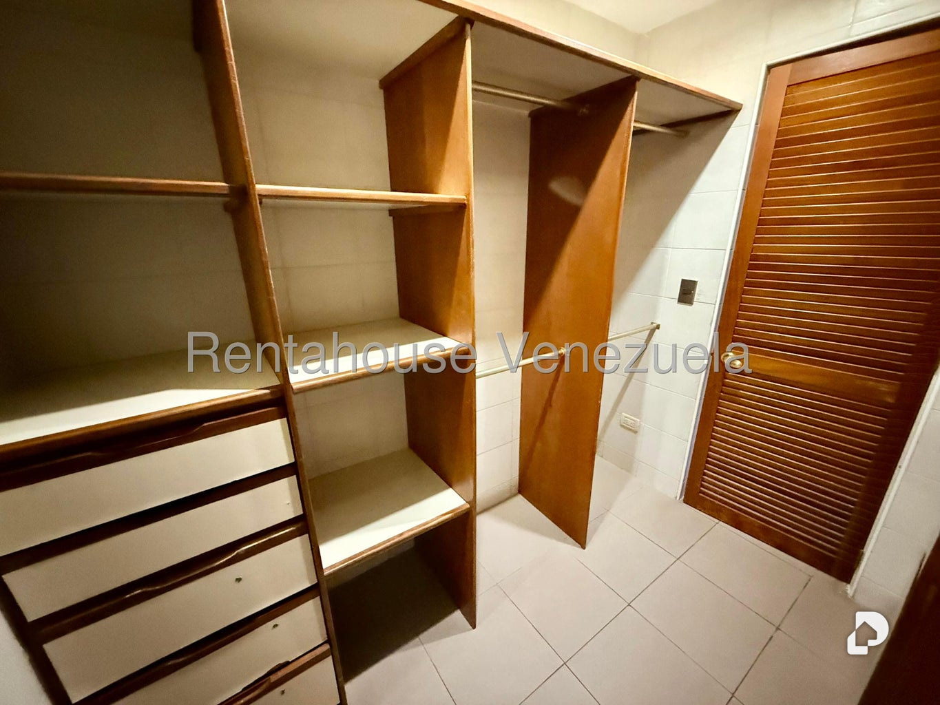 Apartamento en Lomas de La Lagunita, Caracas – 20
