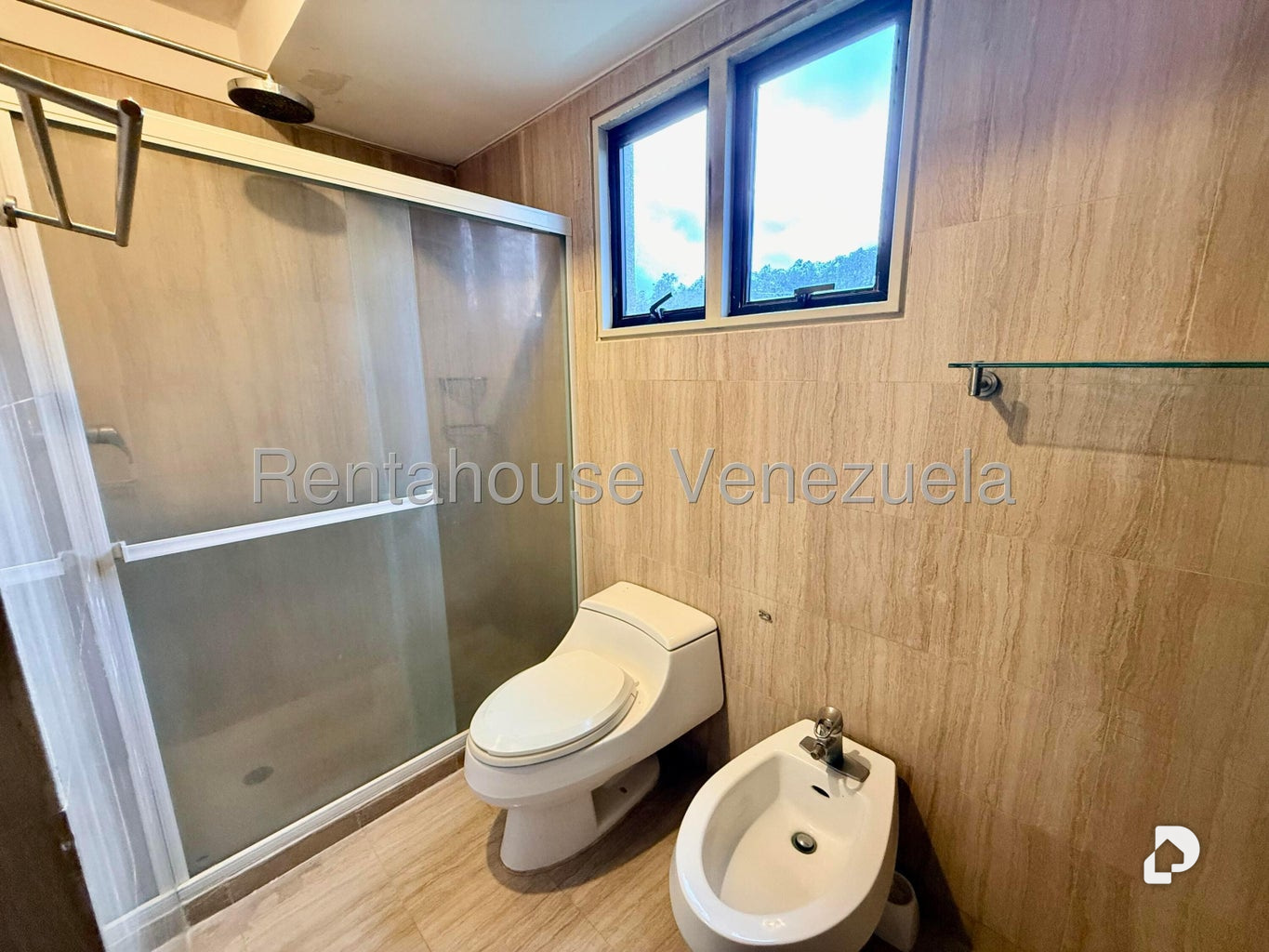 Apartamento en Lomas de La Lagunita, Caracas – 16