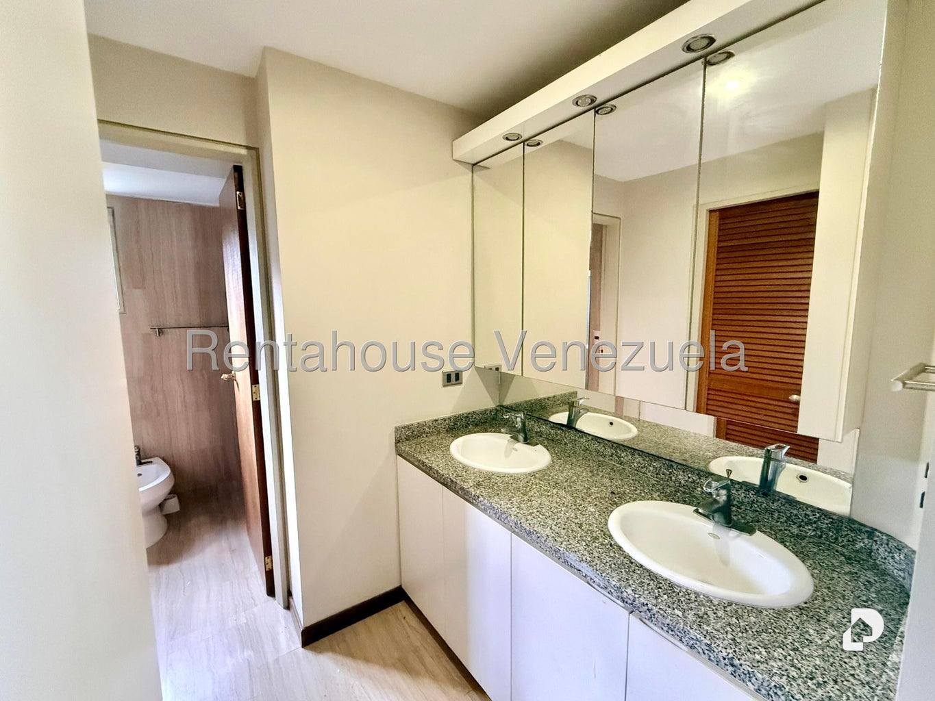 Apartamento en Lomas de La Lagunita, Caracas – 15