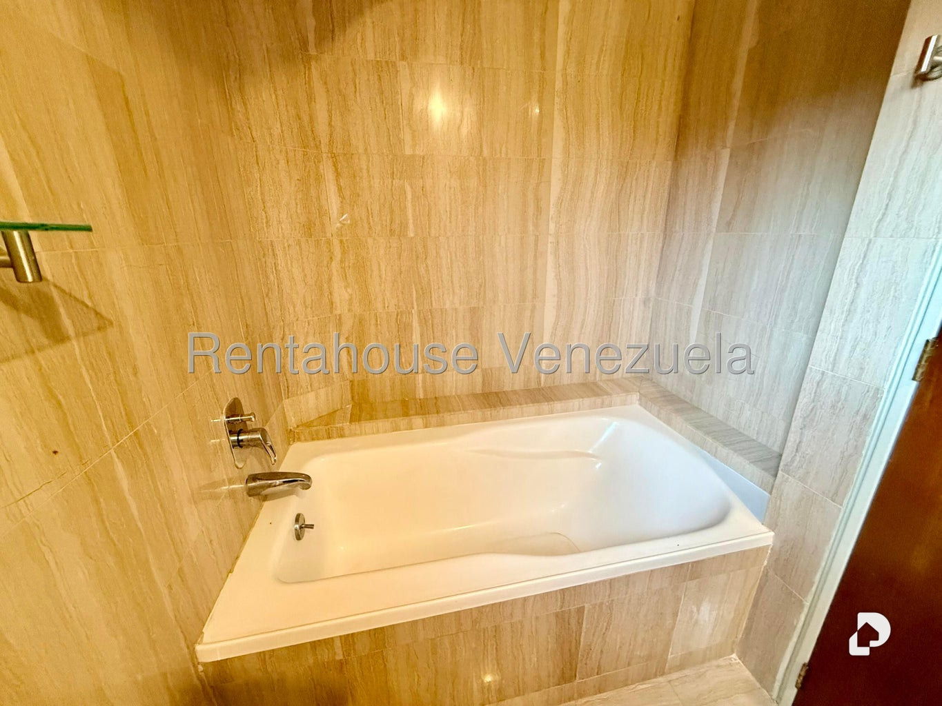 Apartamento en Lomas de La Lagunita, Caracas – 17