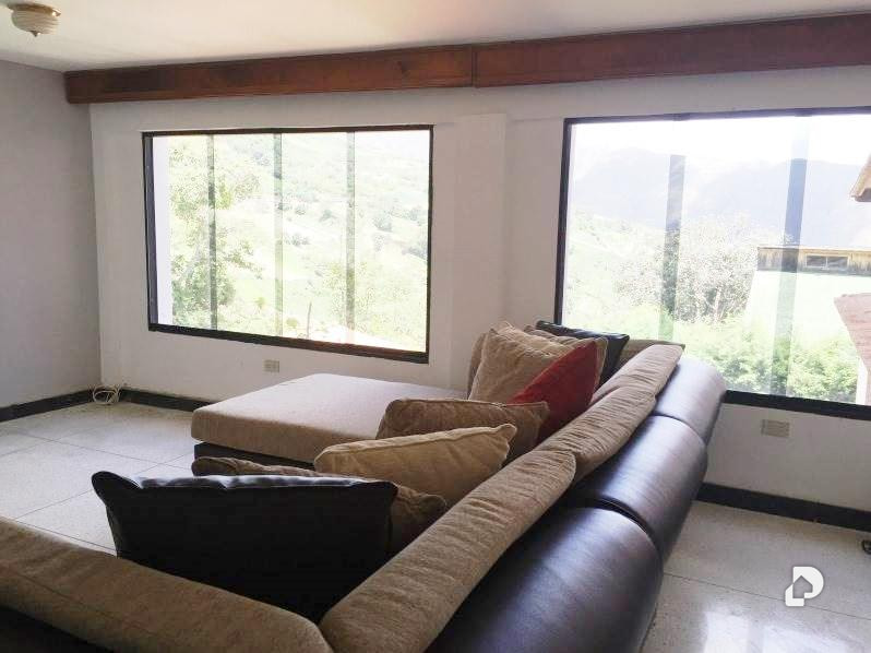 Casa en El Junko, Caracas – 12