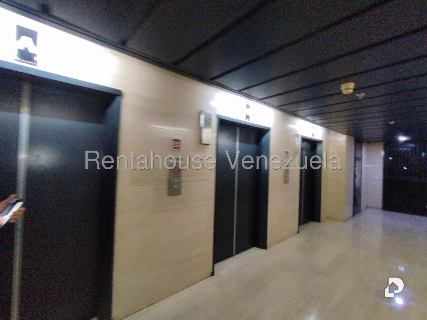 Oficina en Plaza Venezuela, Caracas – 2