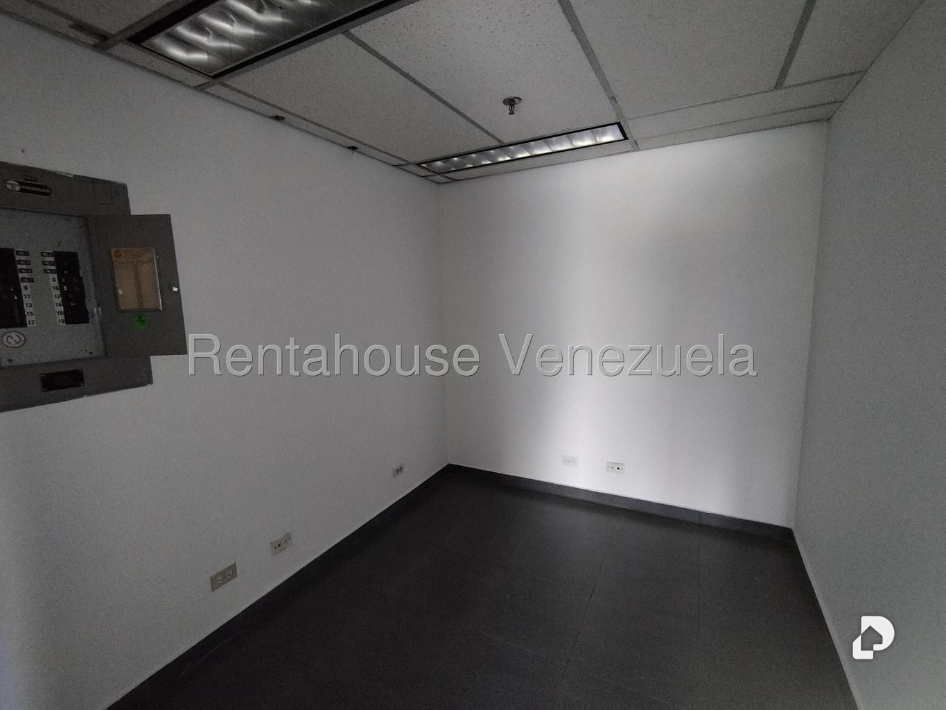 Oficina en Plaza Venezuela, Caracas – 13