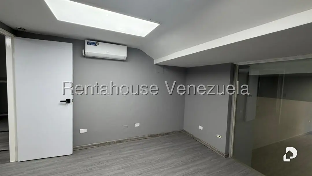 Local comercial en Altamira, Caracas – 18