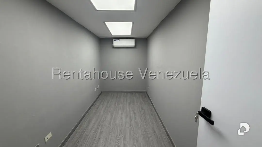 Local comercial en Altamira, Caracas – 12