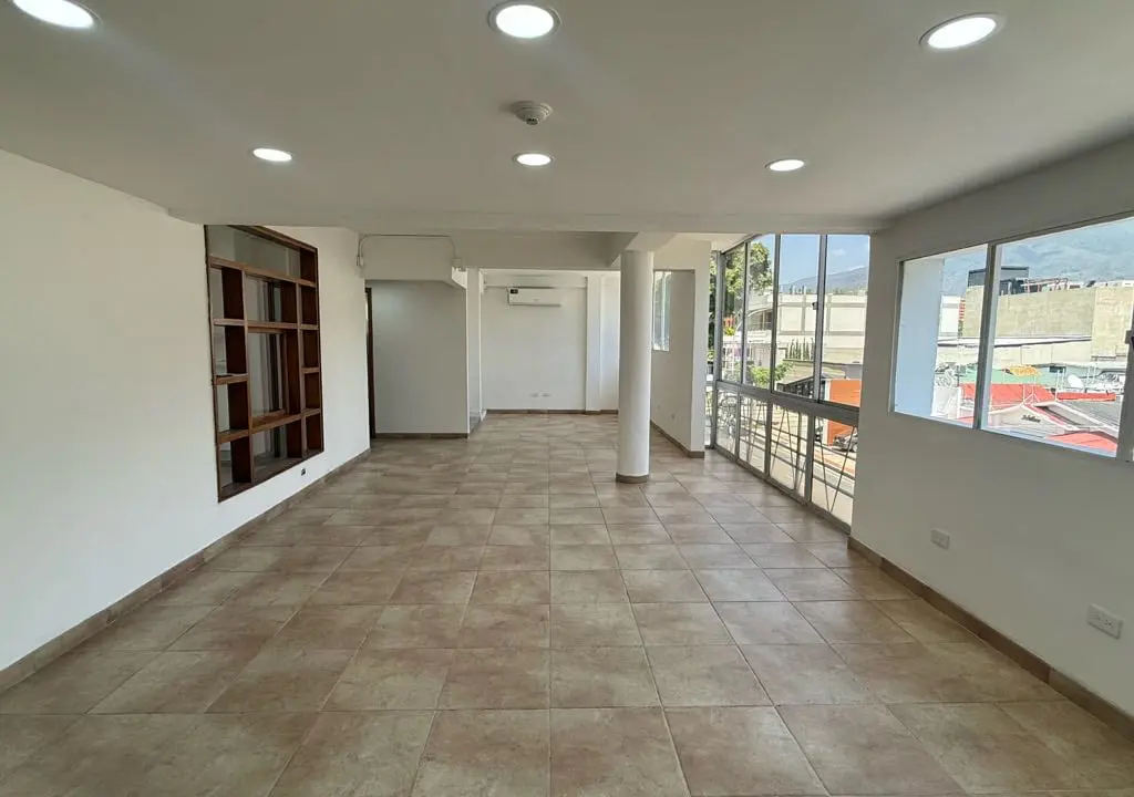 Oficina en Las Mercedes, Caracas - 1
