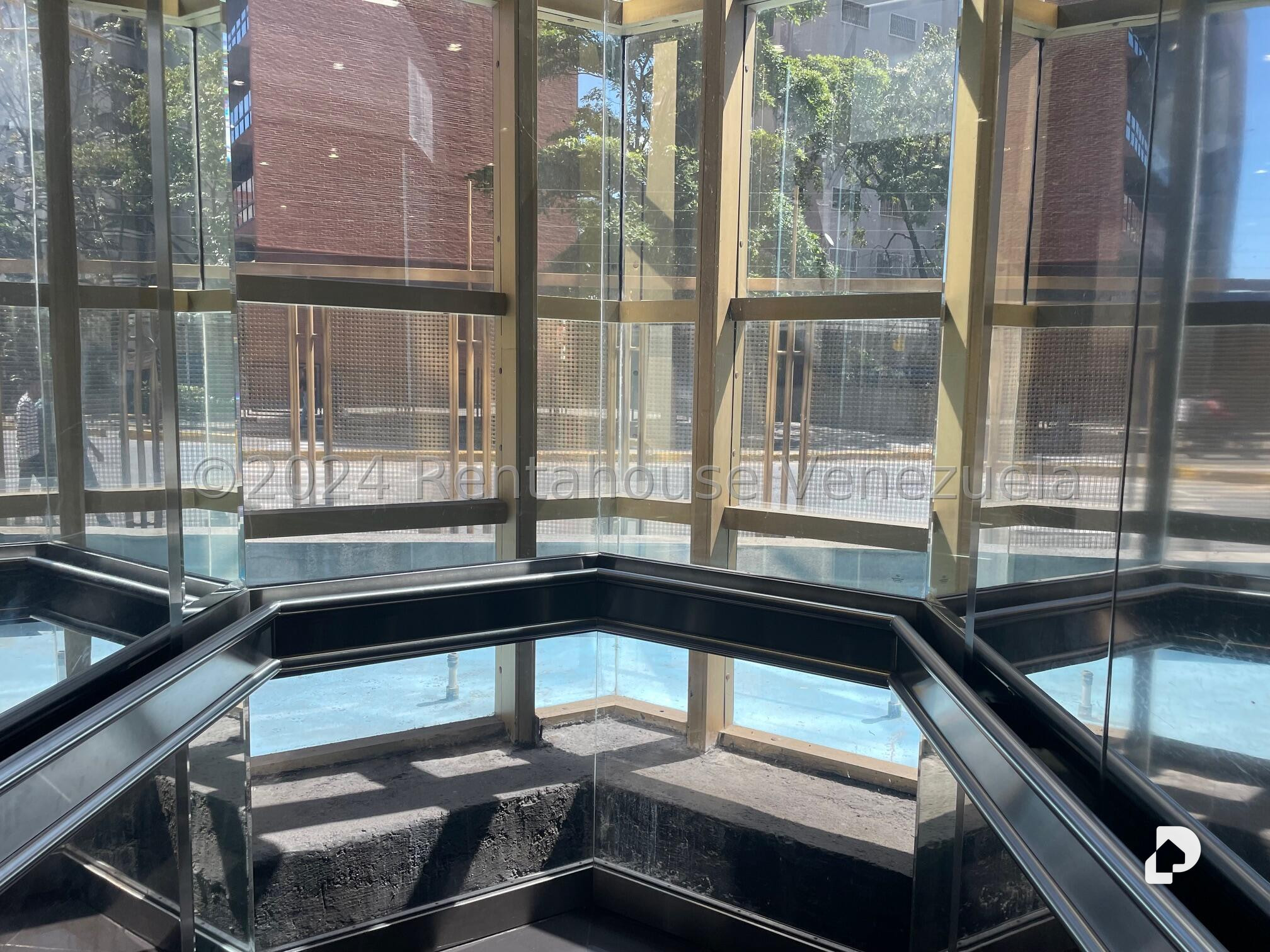 Oficina en El Rosal, Caracas – 17