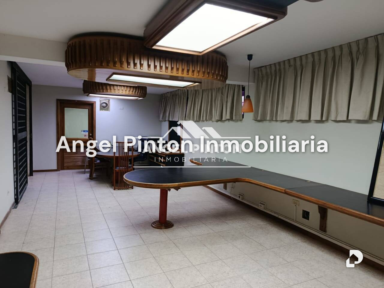 Commercial space in Paraíso, Maracaibo – 13