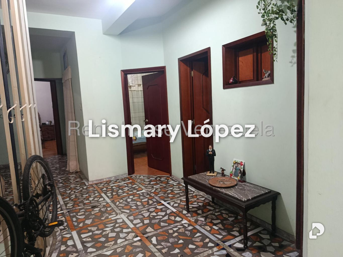 Casa en Parroquia Santa Rosalía, Caracas – 26