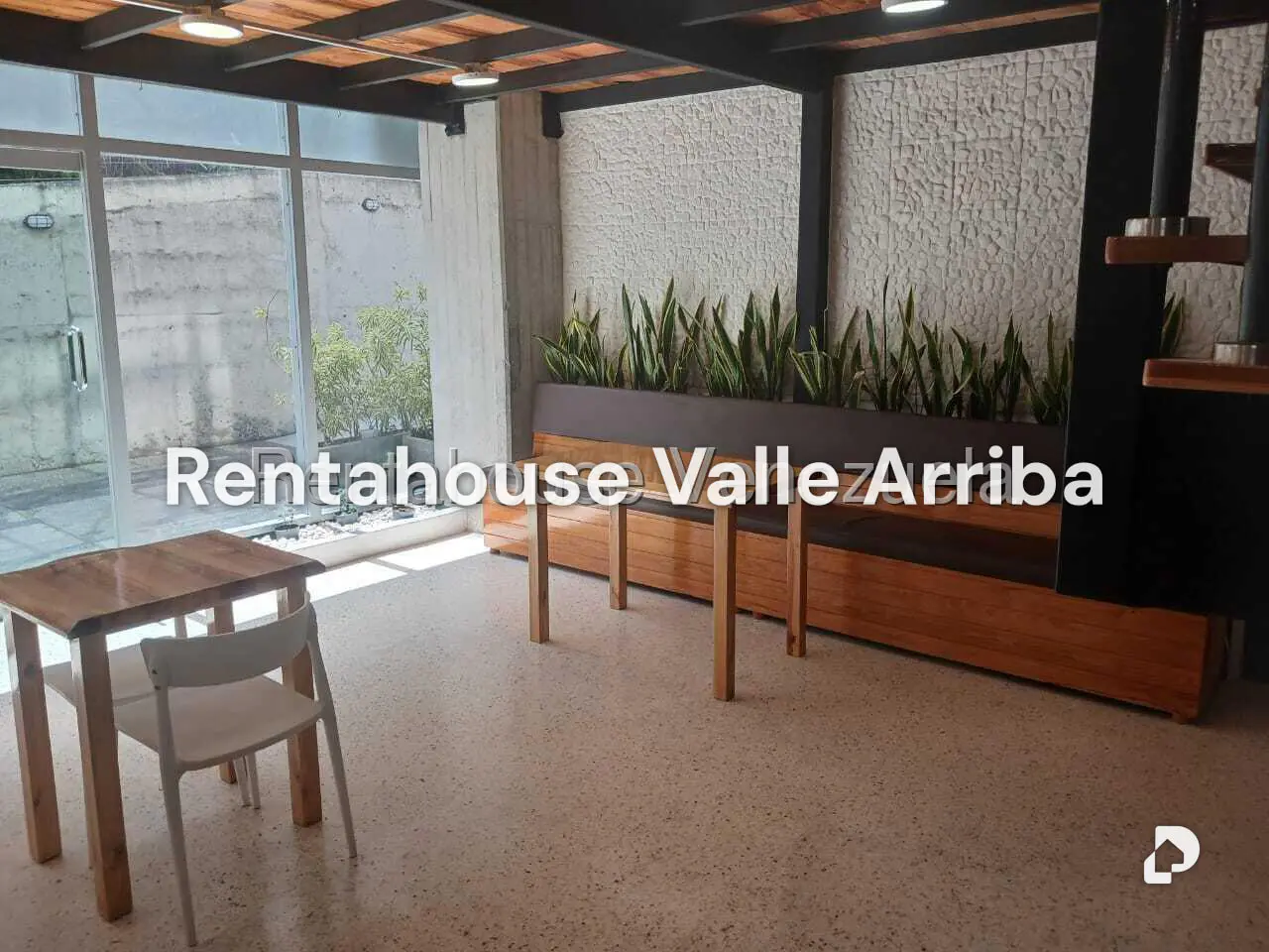 Local comercial en La Trinidad, Caracas – 12