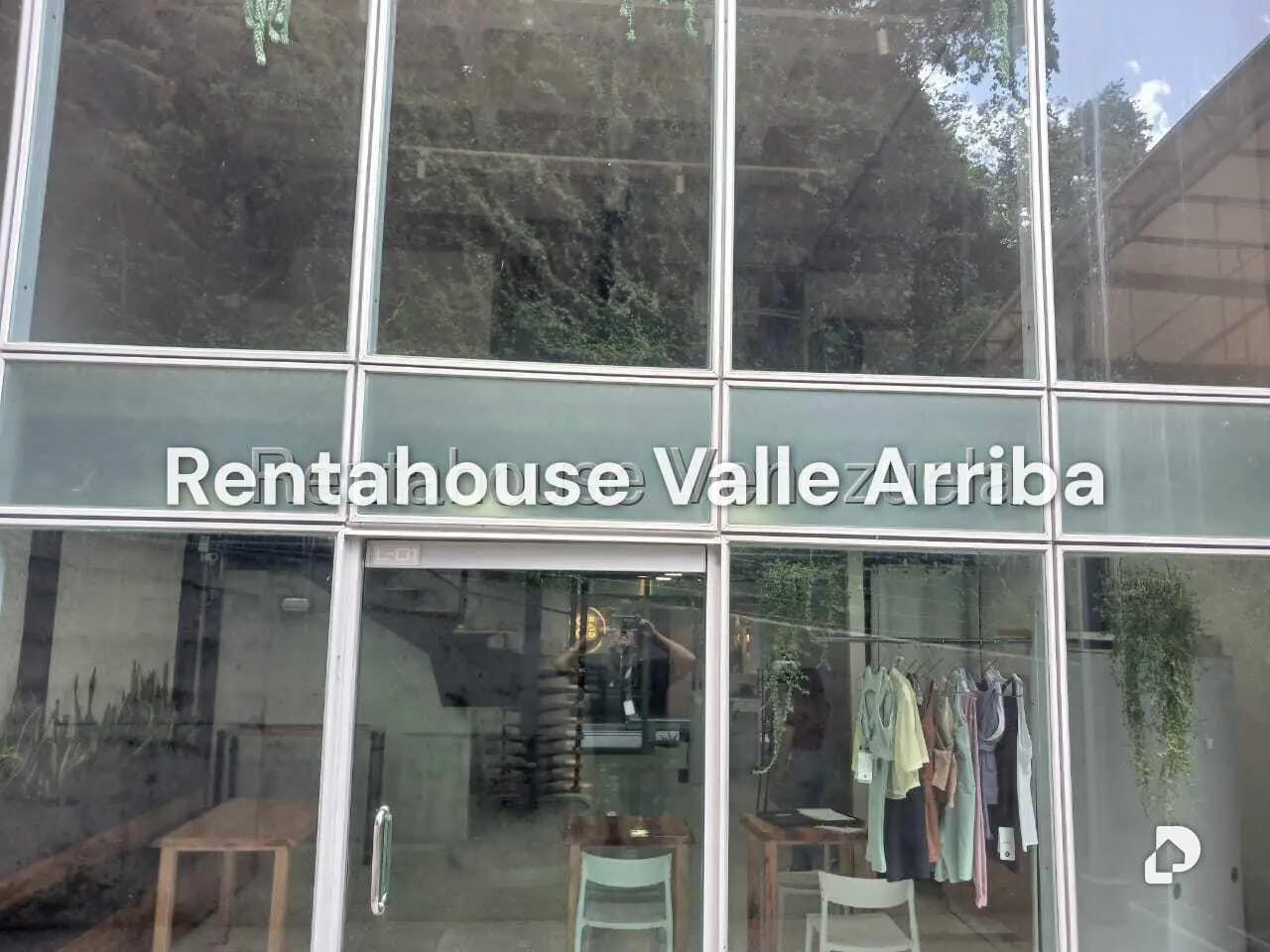 Local comercial en La Trinidad, Caracas – 17