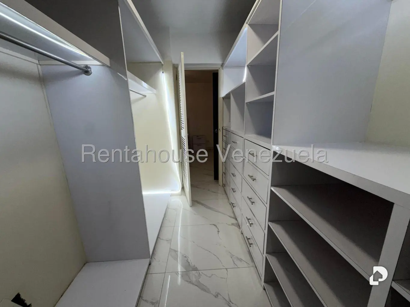 Apartment in Chuao, Caracas – 22