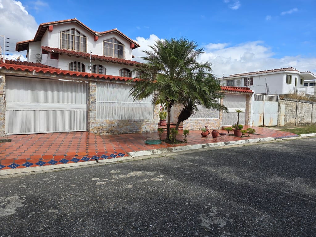 Casa en Urbanización Guaracarima, La Victoria - 1