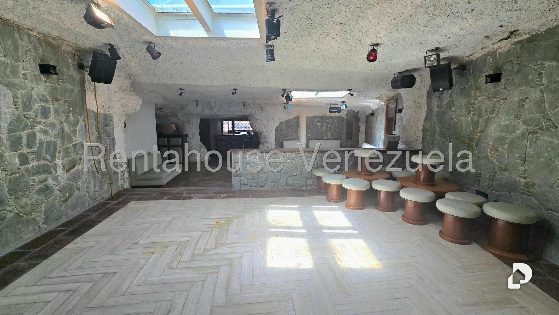 Casa en Colinas de Los Chaguaramos, Caracas – 29