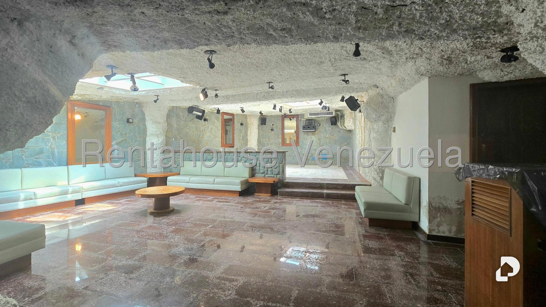 Casa en Colinas de Los Chaguaramos, Caracas – 25