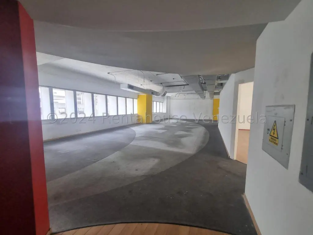 Office in Los Palos Grandes, Caracas - 1