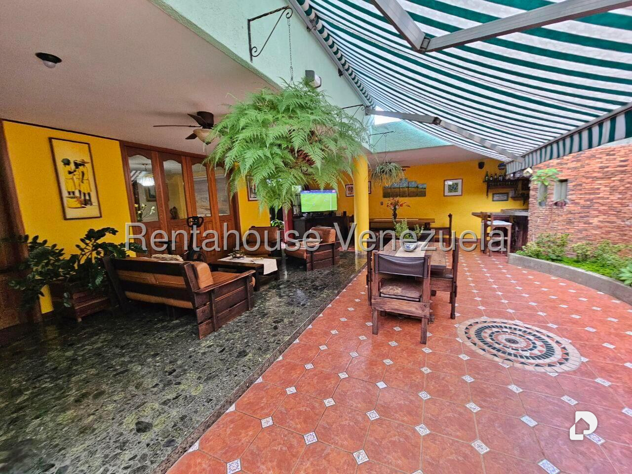 House in La Tahona, Caracas – 18