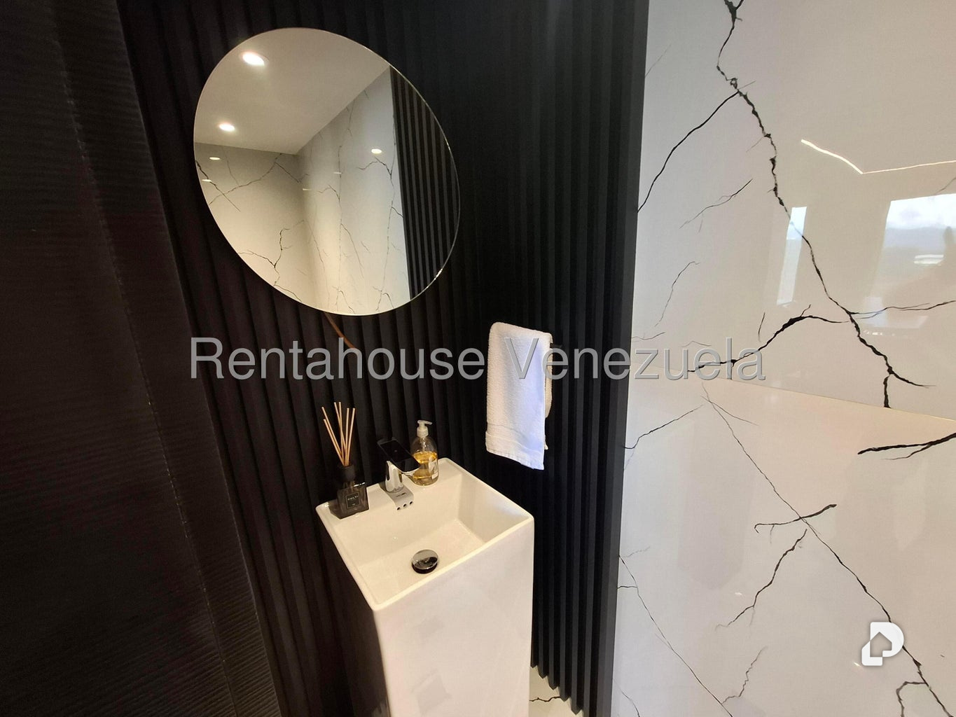 Apartamento en El Rosal, Caracas – 13
