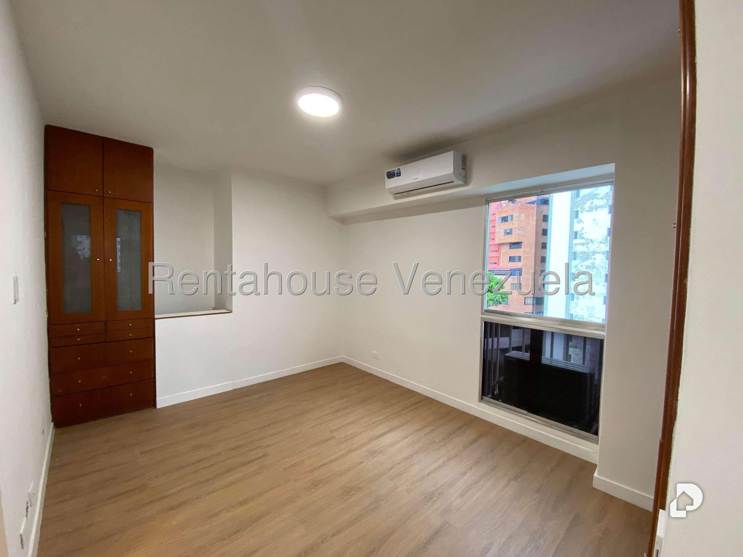 Apartamento en Los Palos Grandes, Caracas – 13