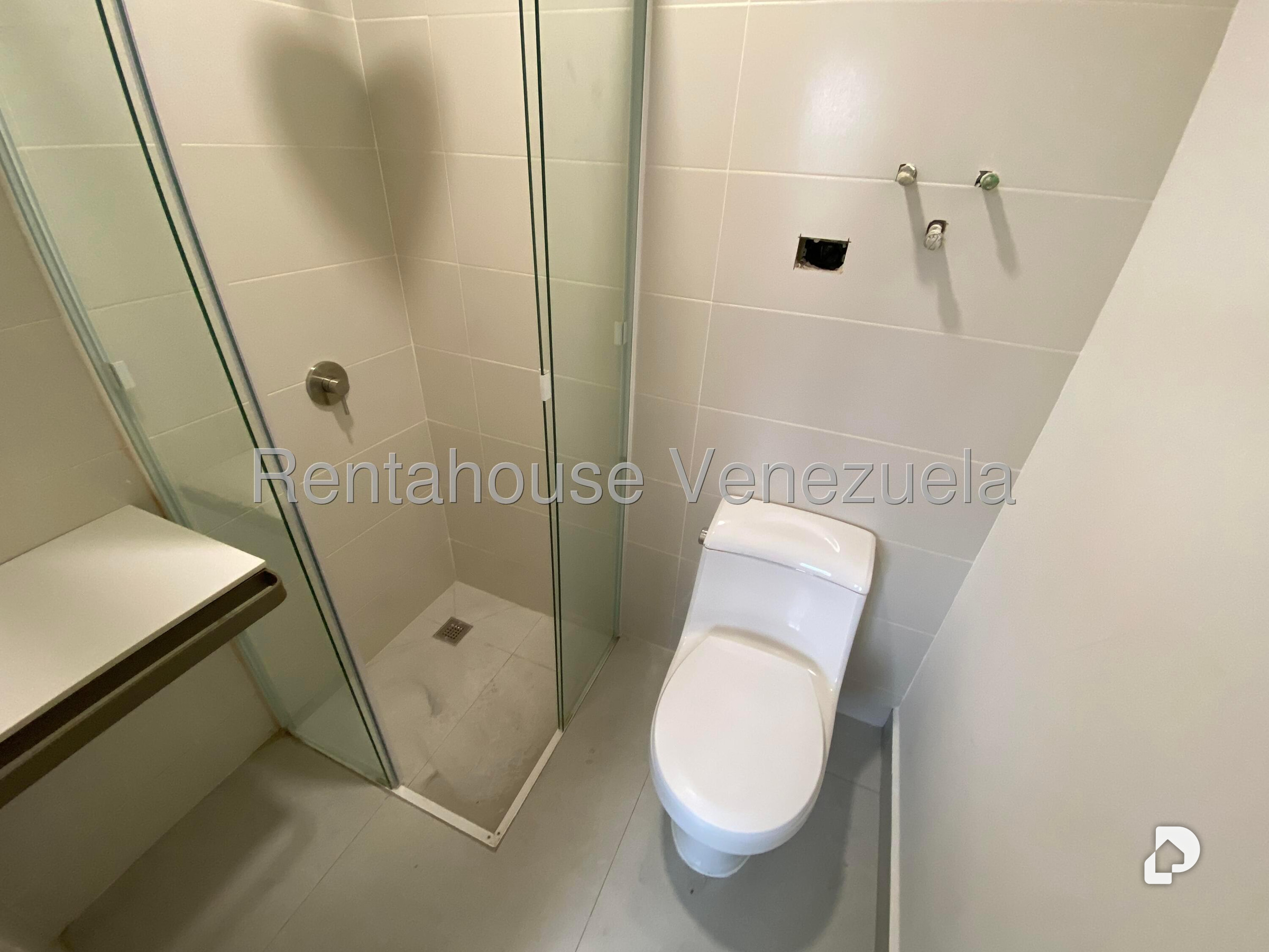 Apartamento en Los Palos Grandes, Caracas – 24