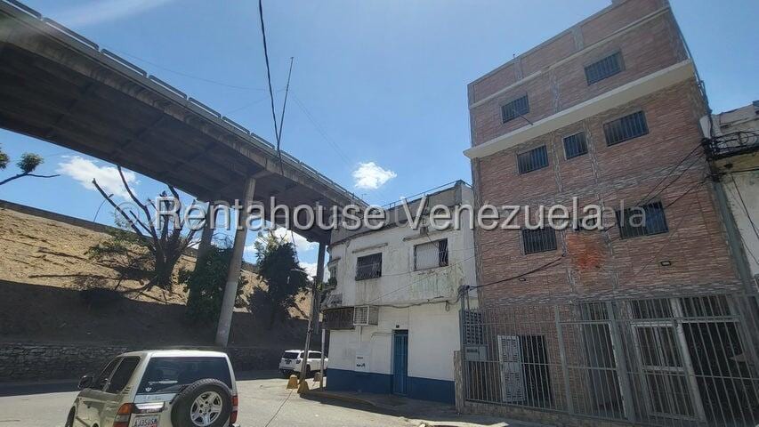 Edificio en Sabana Grande, Caracas - 1