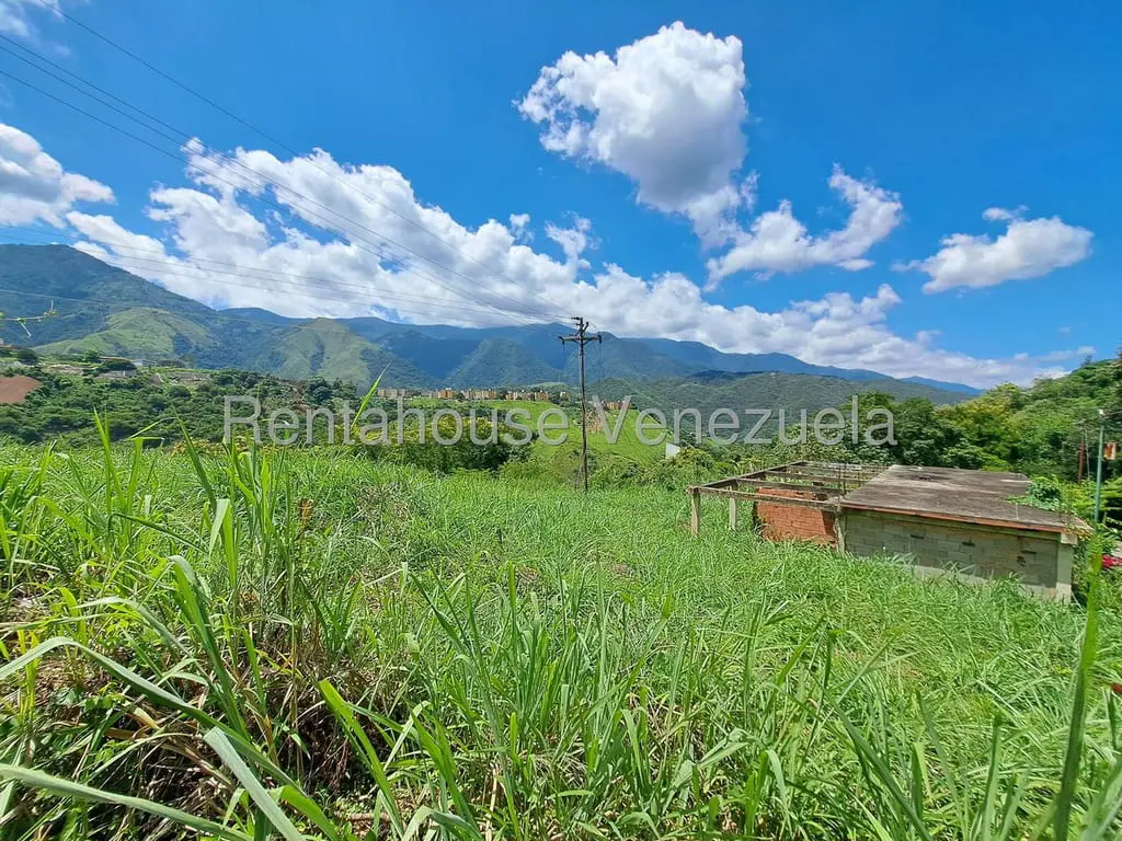 Land in Parque Caiza, Caracas - 1