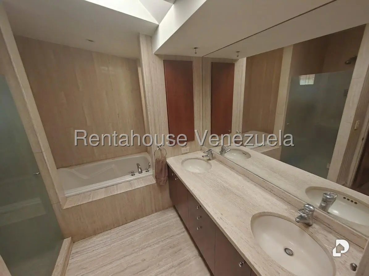 Casa en Alta Florida, Caracas – 17