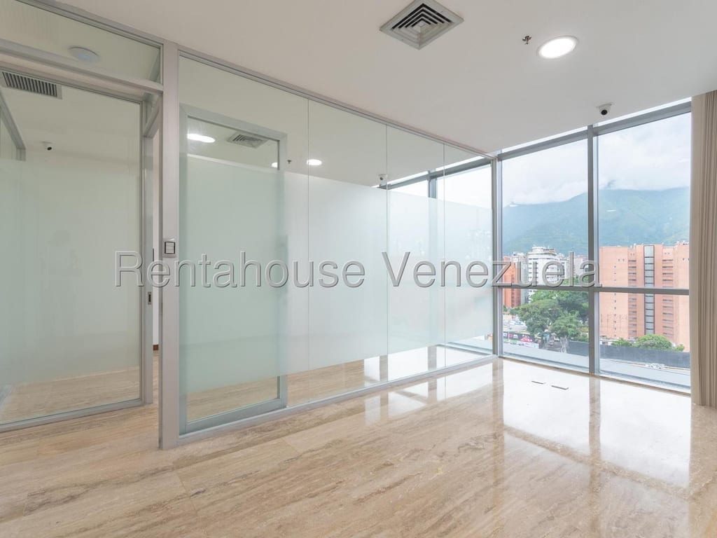 Oficina en Las Mercedes, Caracas - 1