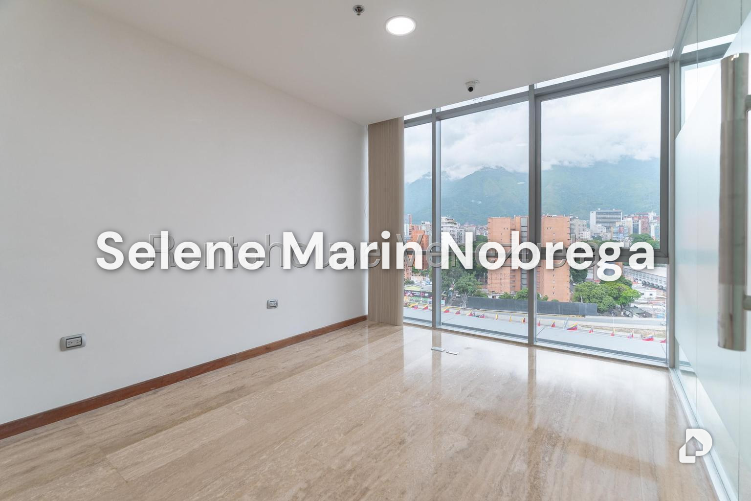 Oficina en Las Mercedes, Caracas – 19