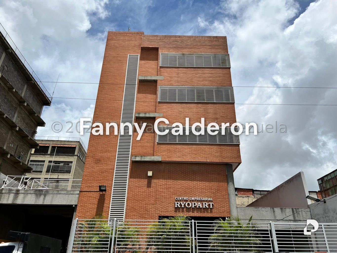 Edificio en Prado de María, Caracas – 1