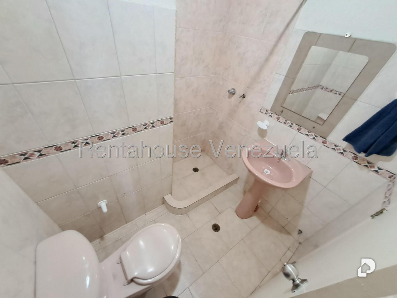 Apartamento en Los Palos Grandes, Caracas – 12