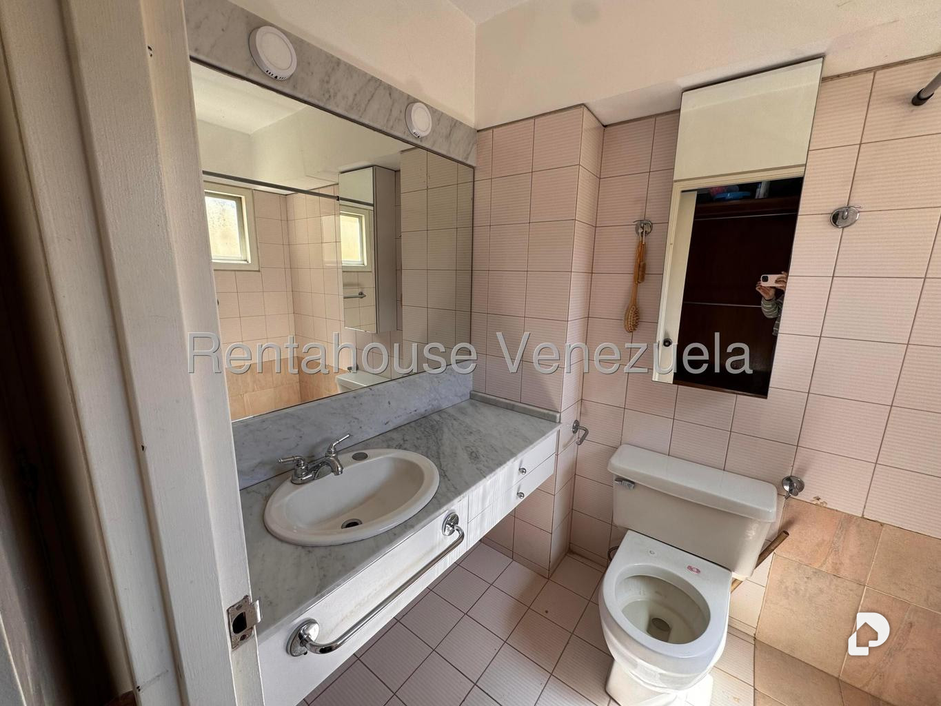 Apartment in Los Dos Caminos, Caracas – 19
