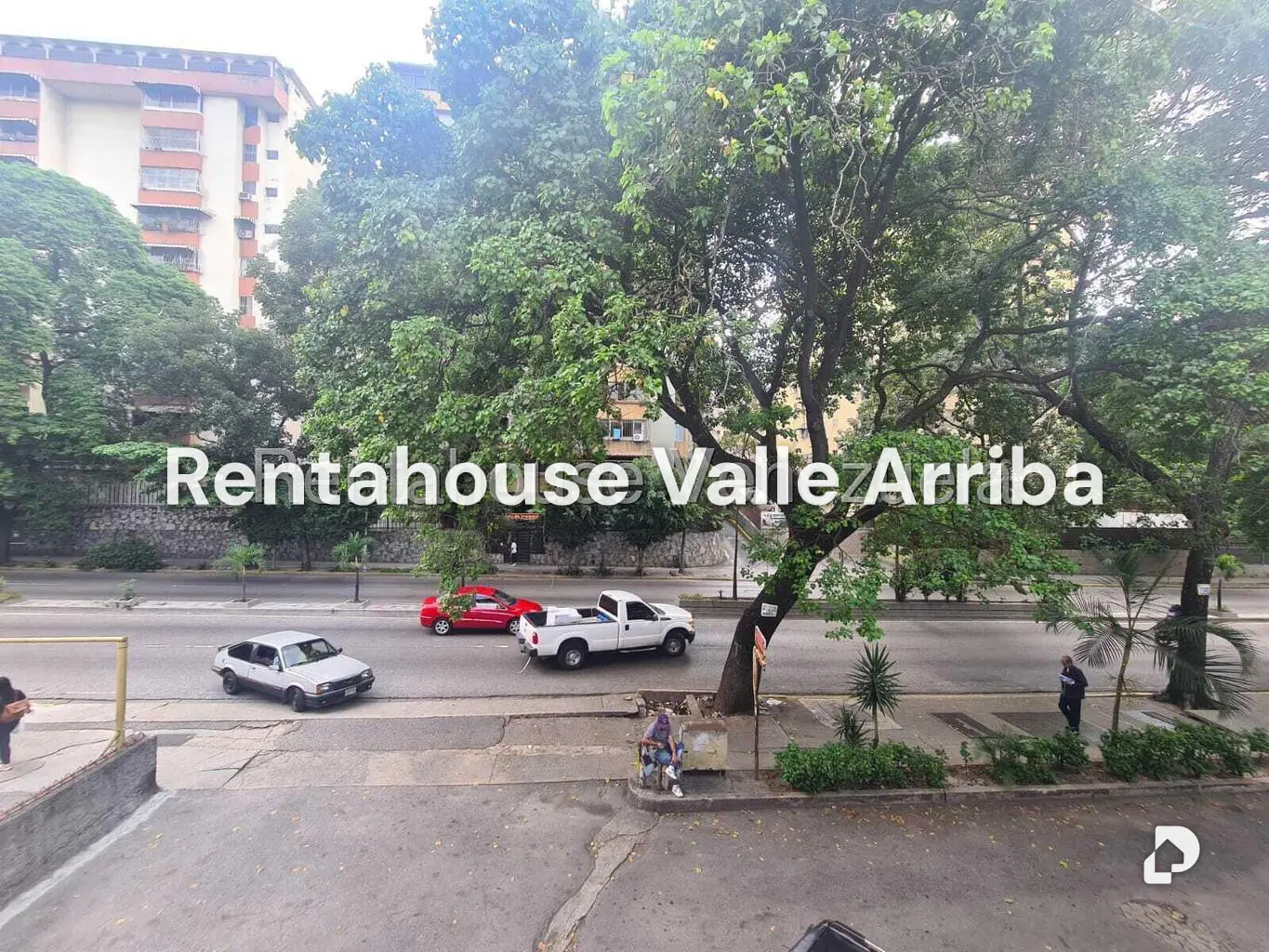 Local comercial en La Urbina, Caracas – 12