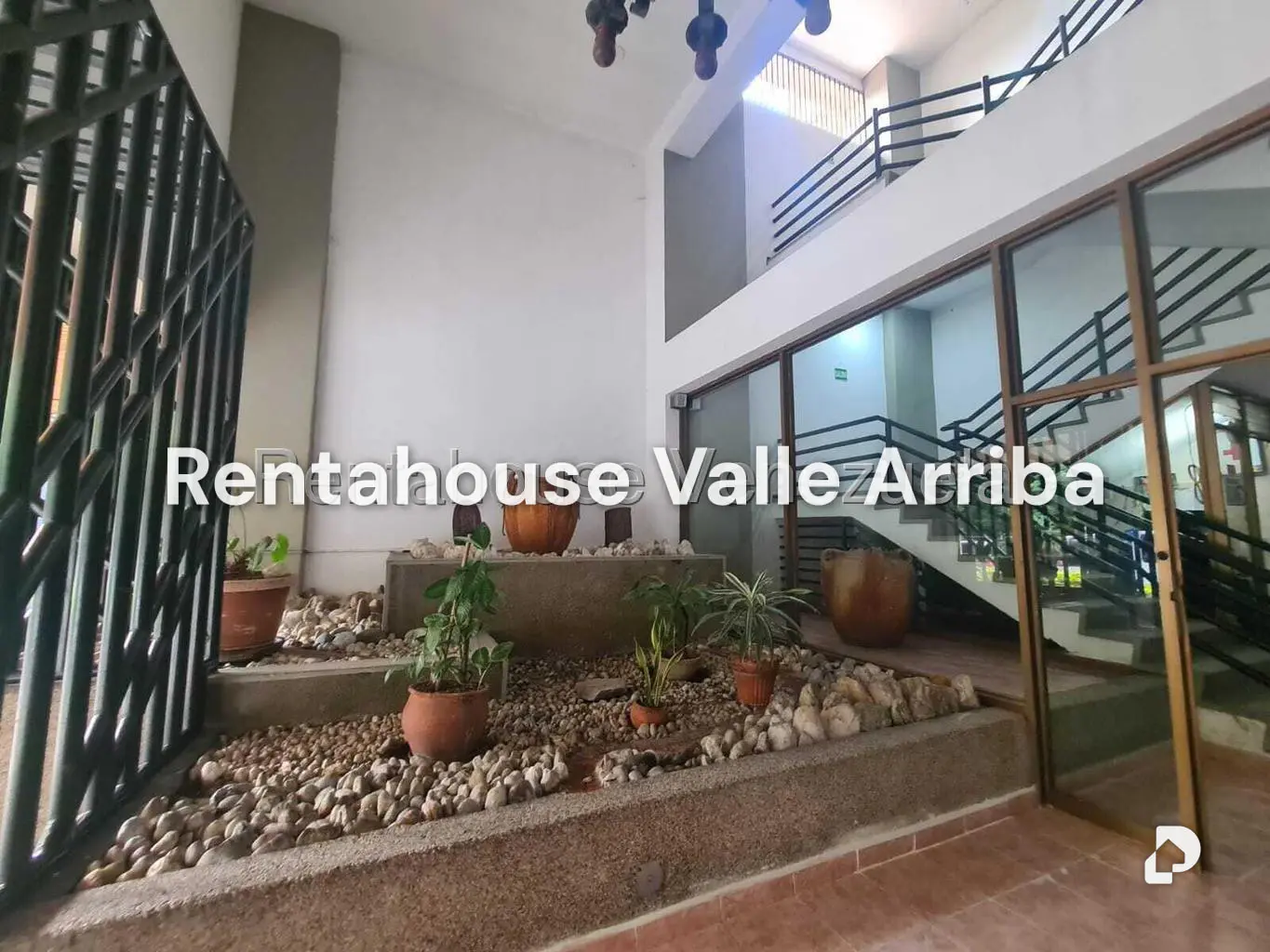 Local comercial en La Urbina, Caracas – 23