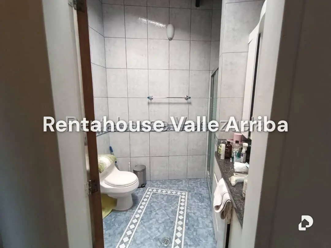 Casa en Cumbres de Curumo, Caracas – 25