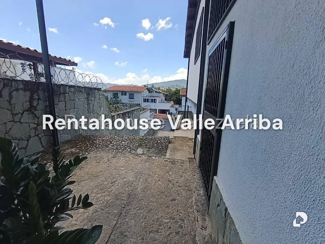 Casa en Cumbres de Curumo, Caracas – 28