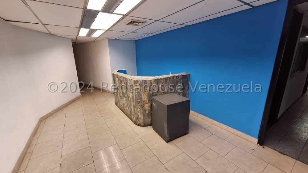 Local comercial en La Urbina, Caracas - 1