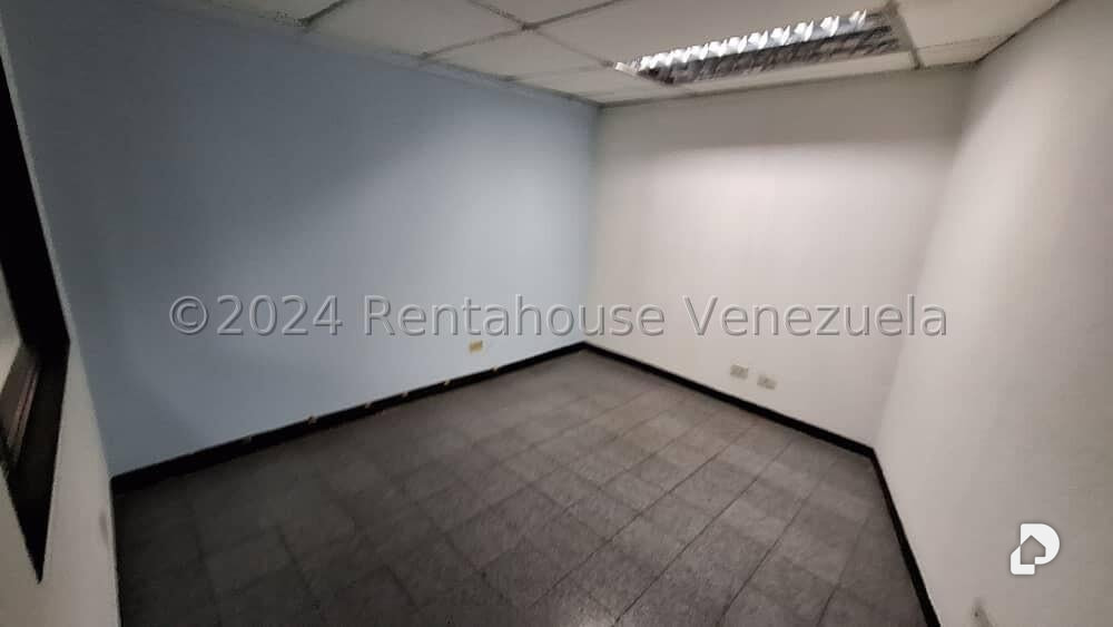 Local comercial en La Urbina, Caracas – 11