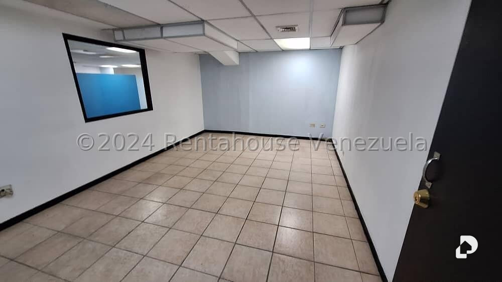 Local comercial en La Urbina, Caracas – 21