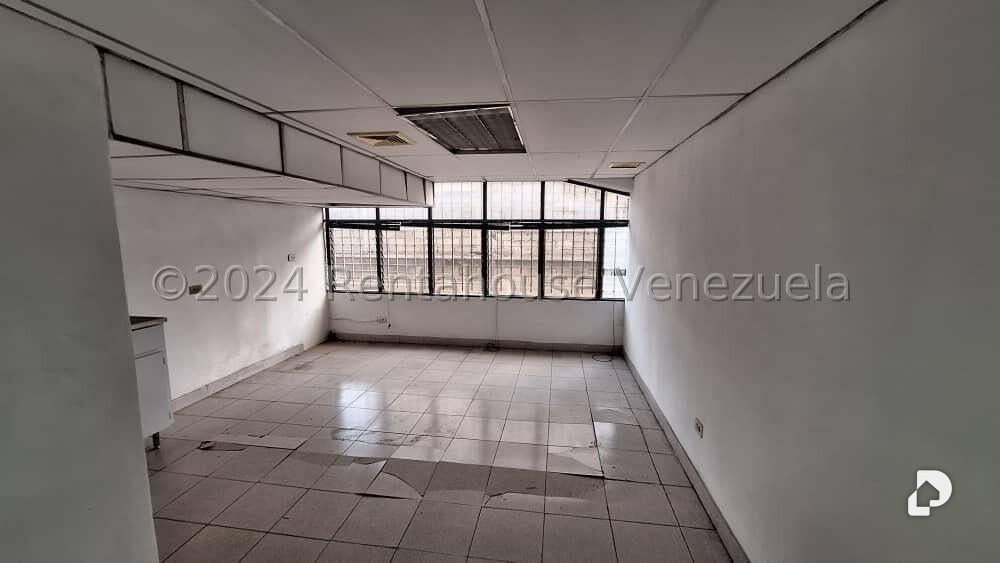 Local comercial en La Urbina, Caracas – 9