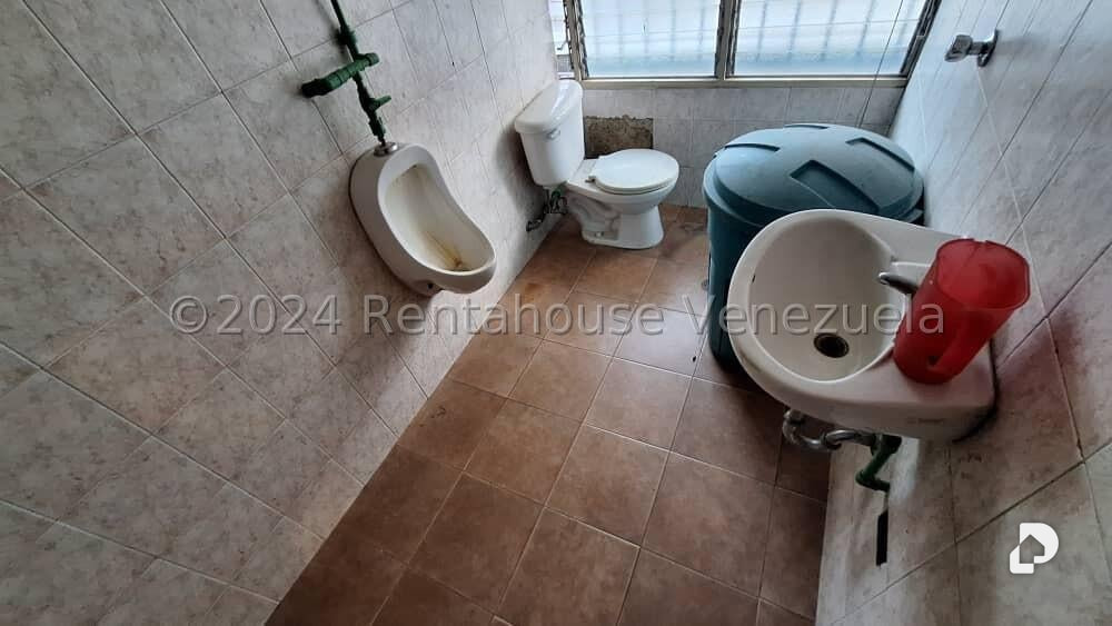 Local comercial en La Urbina, Caracas – 4