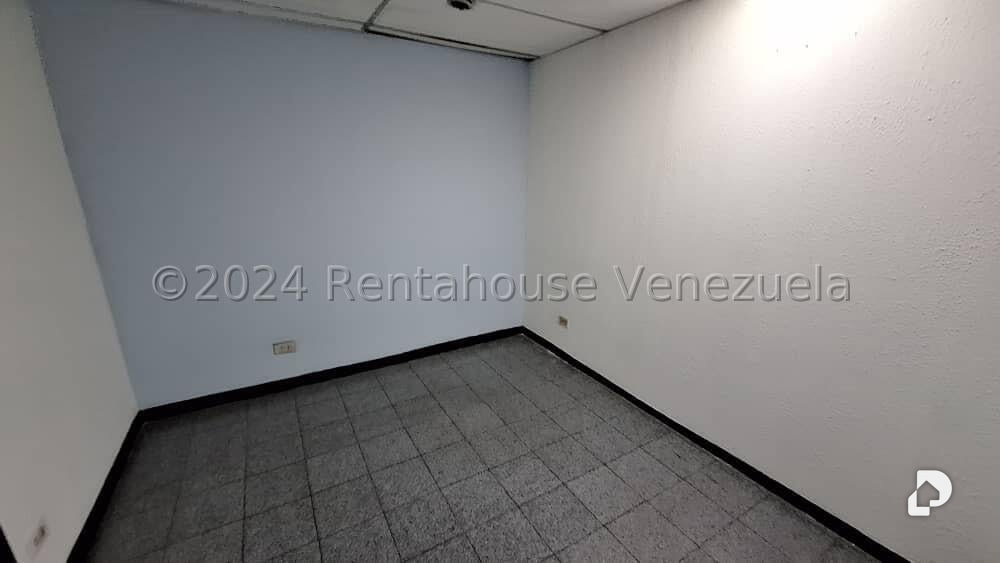 Local comercial en La Urbina, Caracas – 13