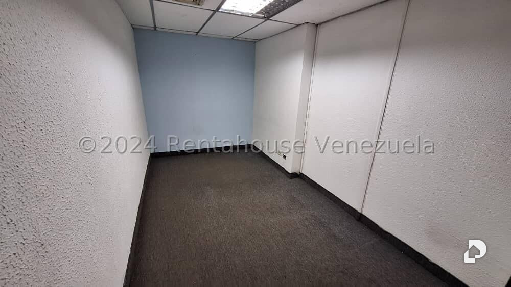 Local comercial en La Urbina, Caracas – 28