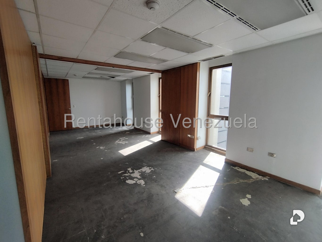 Oficina en Los Palos Grandes, Caracas – 11