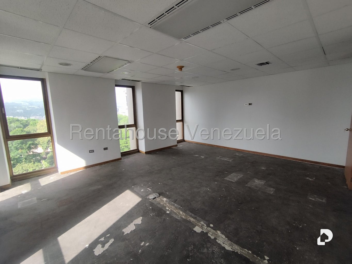 Oficina en Los Palos Grandes, Caracas – 16