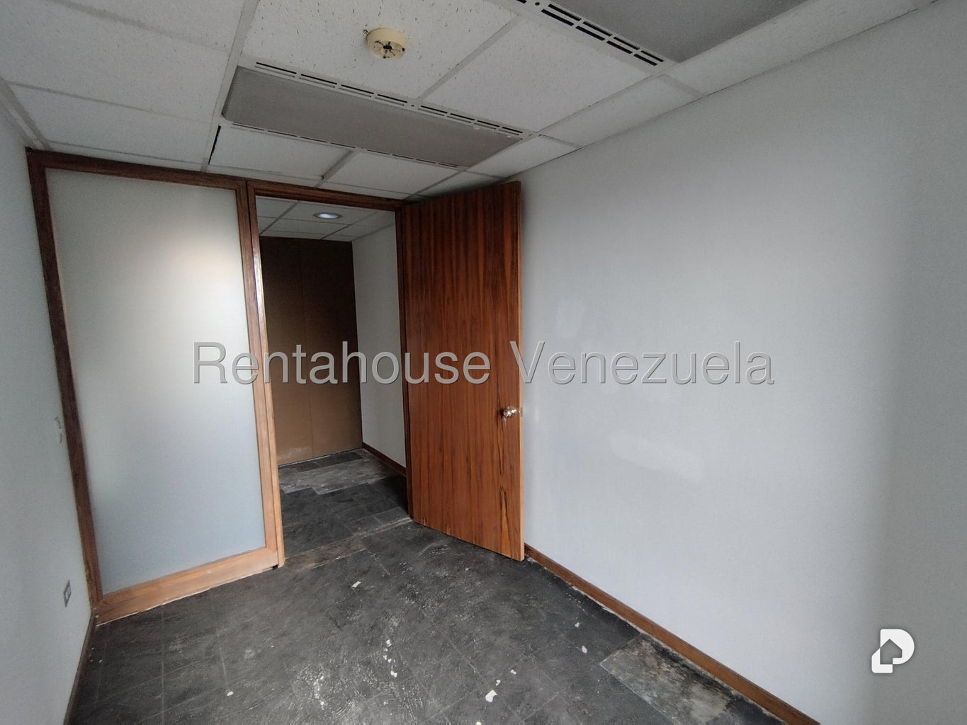 Oficina en Los Palos Grandes, Caracas – 24